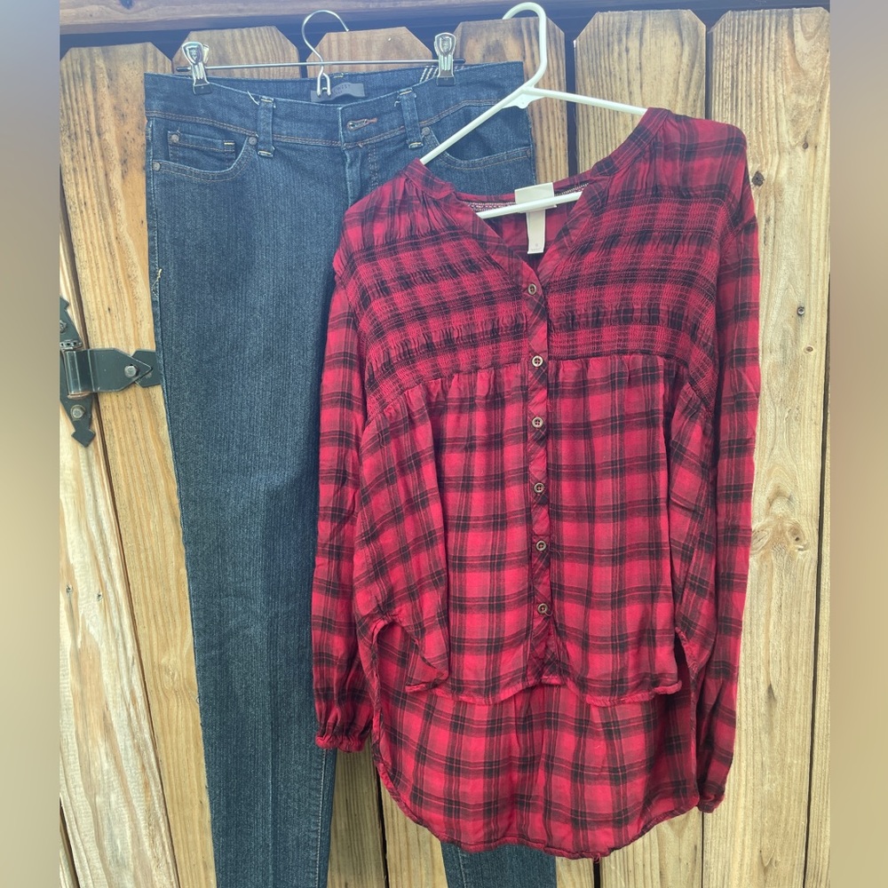 Purchase together for a complete look! Nine West jeans with Knox Rose top